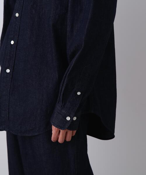 Y(ワイ)の「Y / ORGANIC COTTON LIGHT DENIM SHIRT(シャツ/ブラウス・メンズ・ホワイト/ネイビー・MEDIUM/LARGE/SMALL)」の17枚目の写真