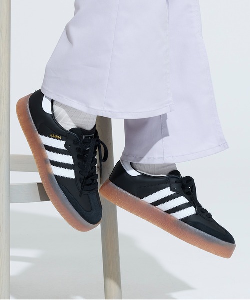 adidas（アディダス）の「Sambae / アディダスオリジナルス adidas Originals（スニーカー・レディース・ブラック・22.0cm/22.5cm/23.0cm/23.5cm/24.0cm/24.5cm/25.0cm/25.5cm/26.0cm/26.5cm/27.0cm/27.5cm/28.0cm）」の2枚目の写真
