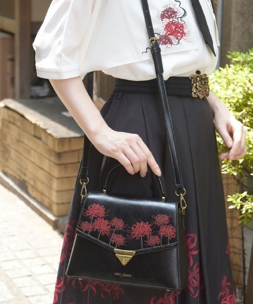 axes femme(アクシーズファム)の「彼岸花刺繍バッグ(ショルダーバッグ・レディース・ブルー/レッド・FREE)」の4枚目の写真