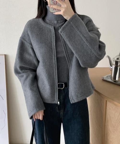 semplice（センプリチェ）の「丸首の毛はファスナー付きショート丈コート女（その他アウター・レディース・ブラウン/グレー/ベージュ・F）」の9枚目の写真