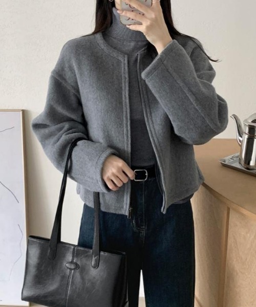 semplice（センプリチェ）の「丸首の毛はファスナー付きショート丈コート女（その他アウター・レディース・ブラウン/グレー/ベージュ・F）」の10枚目の写真