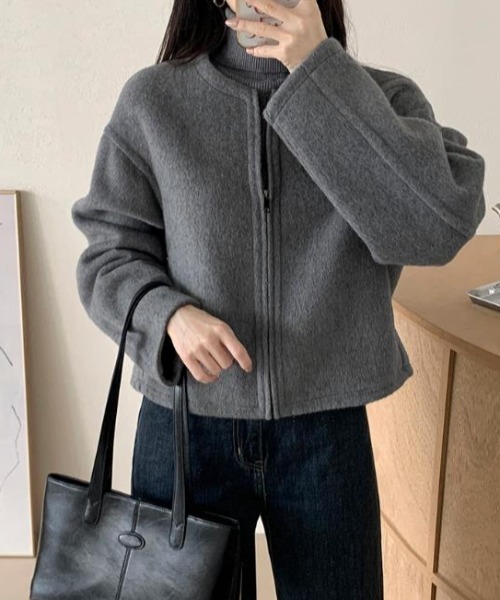 semplice（センプリチェ）の「丸首の毛はファスナー付きショート丈コート女（その他アウター・レディース・ブラウン/グレー/ベージュ・F）」の11枚目の写真