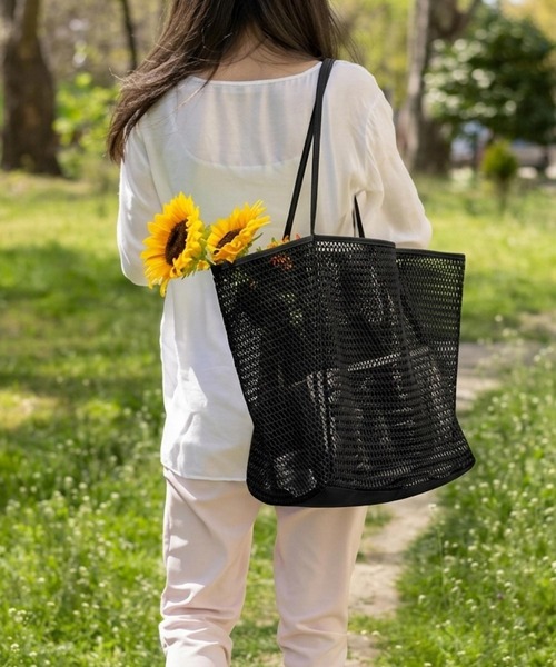 VIBGYOR（ヴィブジョー）の「urbanfemine./大容量 メッシュトートバッグ プールバッグ ビーチバッグ スパバッグ レディース U7637（トートバッグ・レディース・ブラック/アイボリー/ブラウン・FREE）」の2枚目の写真