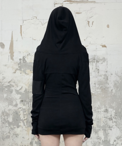 ETRE AU SOMMET(エトレオソメ)の「Hood Layer Shirring Mini One-Piece (Black)(ワンピース・レディース・ブラック・FREE)」の6枚目の写真