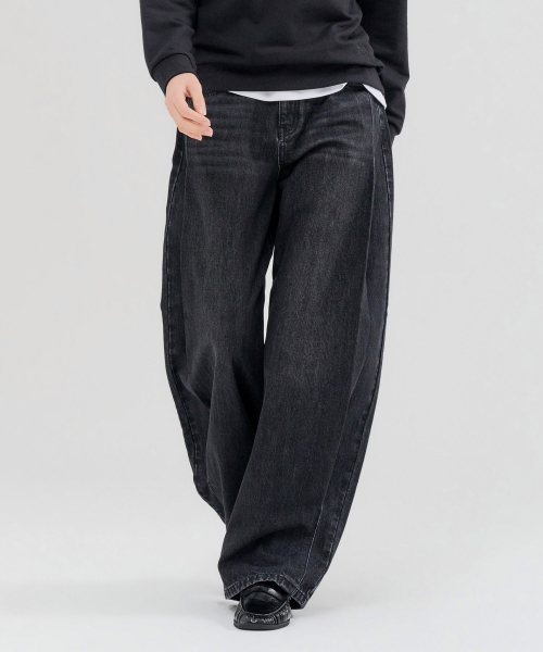 CHASECULT(チェイスカルト)の「レディース ブラック タック変形バルーンワイドデニム-FERG2382B03(デニムパンツ・レディース・ブラック・74/70/64/67)」の1枚目の写真