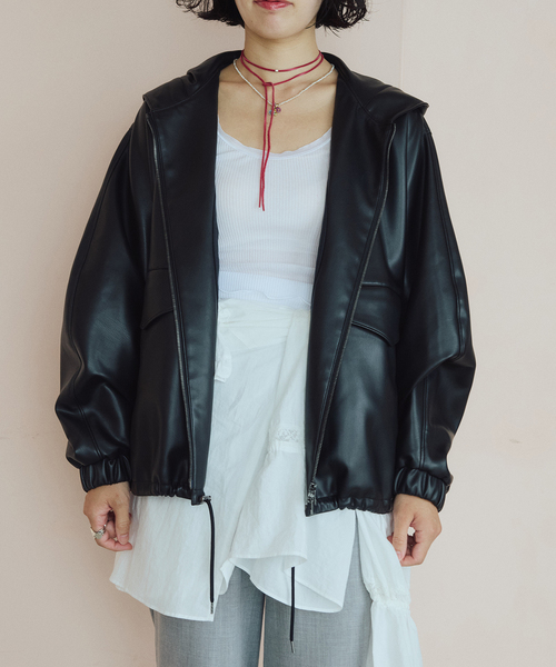 IENA LA BOUCLE（イエナラブークル）の「VACHEMENT ヴァシュモン 別注ecoレザーフードブルゾン VN-16-409（その他アウター・レディース・ブラック・FREE）」の4枚目の写真