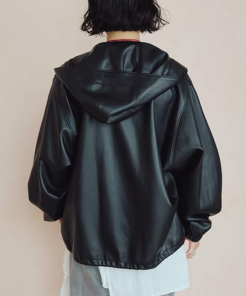 IENA LA BOUCLE（イエナラブークル）の「VACHEMENT ヴァシュモン 別注ecoレザーフードブルゾン VN-16-409（その他アウター・レディース・ブラック・FREE）」の6枚目の写真