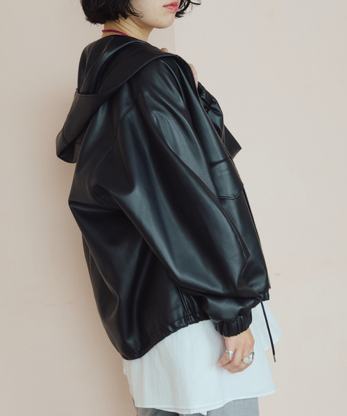 IENA LA BOUCLE（イエナラブークル）の「VACHEMENT ヴァシュモン 別注ecoレザーフードブルゾン VN-16-409（その他アウター・レディース・ブラック・FREE）」の7枚目の写真