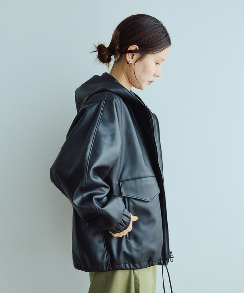 IENA LA BOUCLE（イエナラブークル）の「VACHEMENT ヴァシュモン 別注ecoレザーフードブルゾン VN-16-409（その他アウター・レディース・ブラック・FREE）」の16枚目の写真