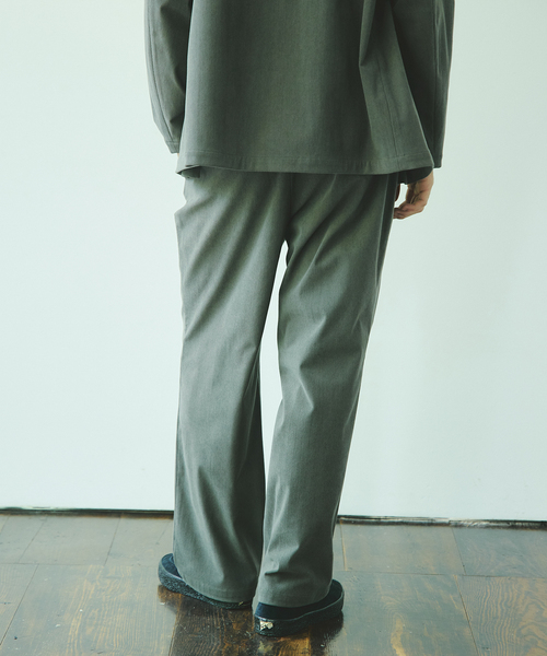 JOURNAL STANDARD(ジャーナルスタンダード)の「トリコット コーデュロイ 2タック イージー パンツ(スラックス・メンズ・ブラック/ネイビー/グレー・SMALL/MEDIUM/LARGE)」の19枚目の写真