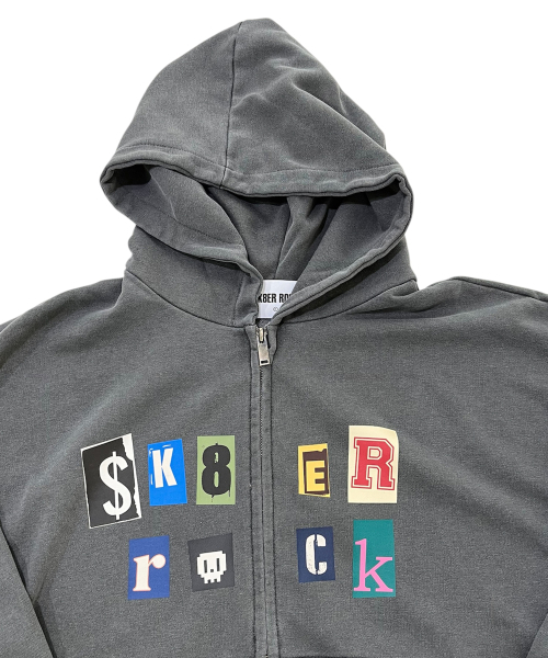SK8ER ROCK(スケーターロック)の「コラージュロゴ ピグメントスウェット フードジップアップ(チャコール)(パーカー・レディース・その他・ONE SIZE)」の3枚目の写真