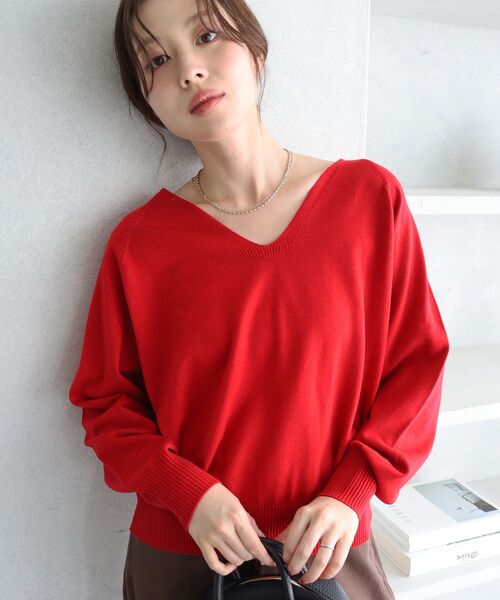 le.coeur blanc(ルクールブラン)の「ウールブレンドVネックニット(ニット/セーター・レディース・レッド/チャコールグレー/ネイビー・38)」の1枚目の写真
