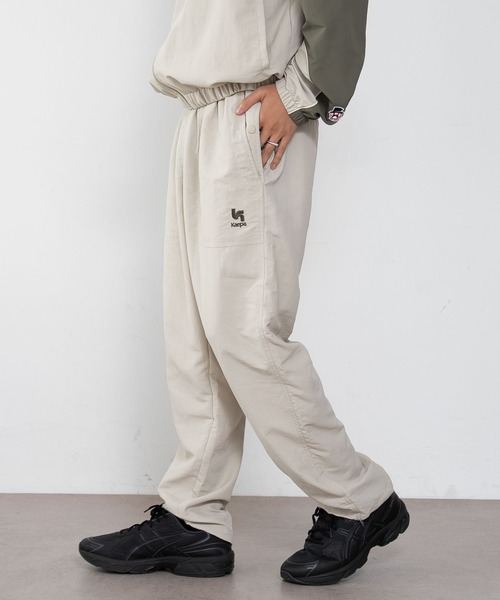 Kaepa(ケイパ)の「WEGO/Kaepaナイロンワイドパンツ(スウェットパンツ・メンズ・ブラウン/ネイビー/ナチュラル・MEDIUM/LARGE/X-LARGE)」の13枚目の写真