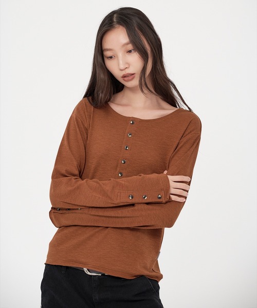 WISH FOR EVER（ウィッシュフォーエバー）の「ROLL-UP RIB HENRY NECK LONG SLEEVE/ロールアップリブヘンリーネックロングスリーブ（Tシャツ/カットソー・メンズ・ホワイト/グレー/オレンジ/ブラック/チャコールグレー×ブラック/ワインレッド・SMALL/LARGE/MEDIUM）」の6枚目の写真