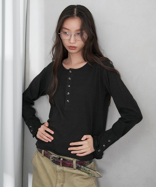WISH FOR EVER（ウィッシュフォーエバー）の「ROLL-UP RIB HENRY NECK LONG SLEEVE/ロールアップリブヘンリーネックロングスリーブ（Tシャツ/カットソー・メンズ・ホワイト/グレー/オレンジ/ブラック/チャコールグレー×ブラック/ワインレッド・SMALL/LARGE/MEDIUM）」の2枚目の写真