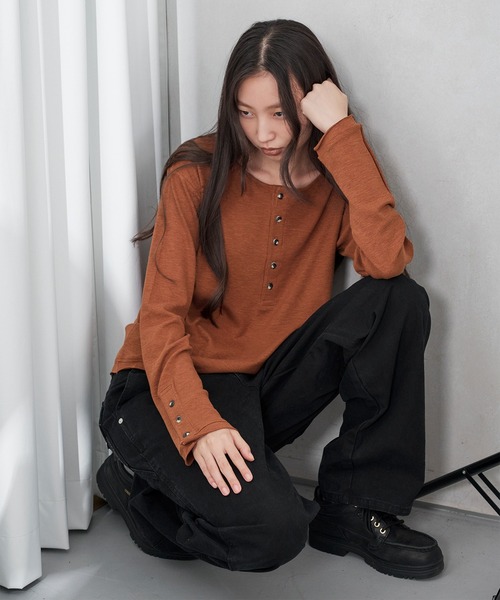 WISH FOR EVER（ウィッシュフォーエバー）の「ROLL-UP RIB HENRY NECK LONG SLEEVE/ロールアップリブヘンリーネックロングスリーブ（Tシャツ/カットソー・メンズ・ホワイト/グレー/オレンジ/ブラック/チャコールグレー×ブラック/ワインレッド・SMALL/LARGE/MEDIUM）」の8枚目の写真