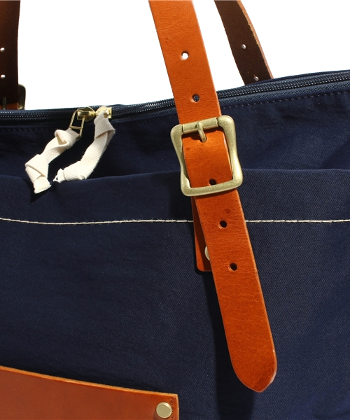 BEAMS(ビームス)の「TLSbySLOWトートL SP(トートバッグ・メンズ・ゴールド/ネイビー/ベージュ・ONE SIZE)」の6枚目の写真