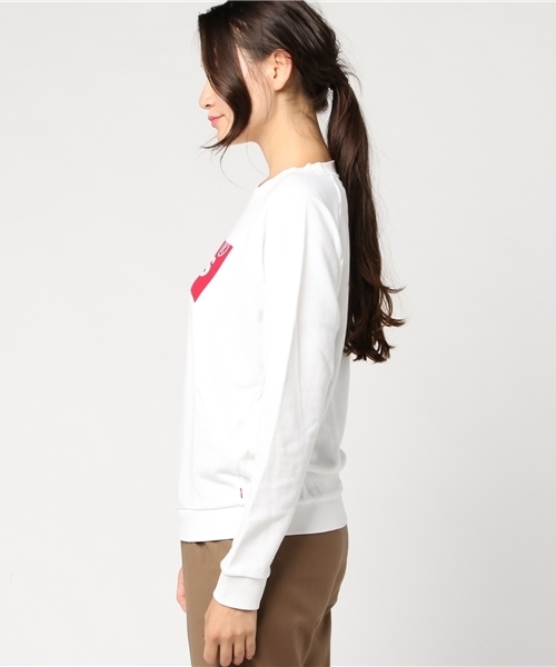 Levi's（リーバイス）の「【Levi's】グラフィックロゴクルーネックスウェット（スウェット・レディース・ホワイト・MEDIUM/SMALL）」の4枚目の写真