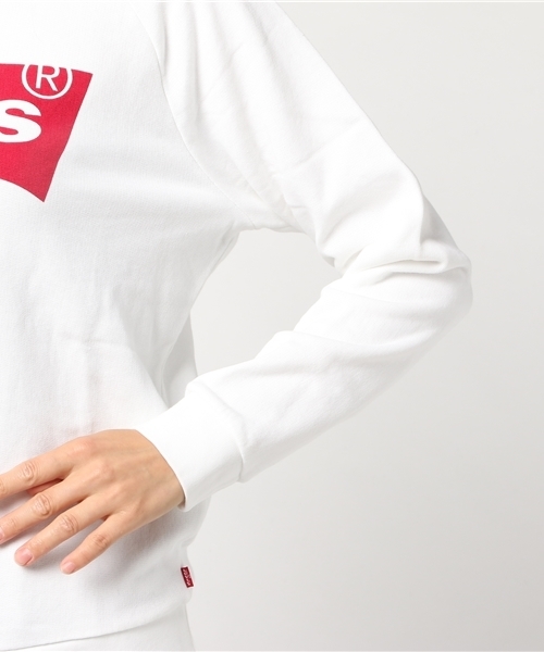 Levi's（リーバイス）の「【Levi's】グラフィックロゴクルーネックスウェット（スウェット・レディース・ホワイト・MEDIUM/SMALL）」の7枚目の写真