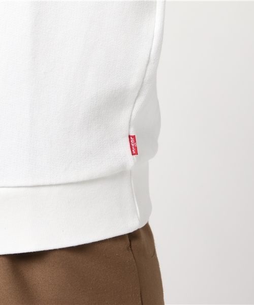Levi's（リーバイス）の「【Levi's】グラフィックロゴクルーネックスウェット（スウェット・レディース・ホワイト・MEDIUM/SMALL）」の6枚目の写真