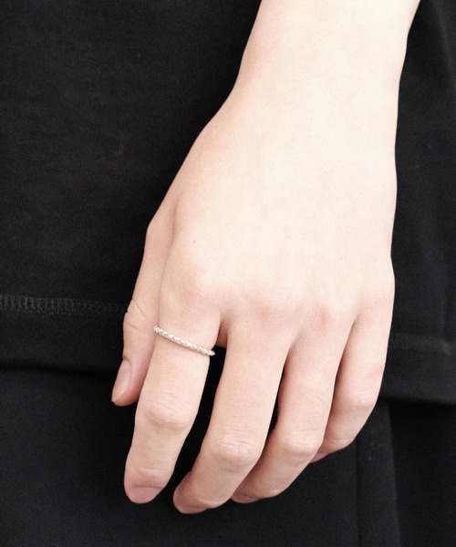 Juha(ユハ)の「RING - STUDS - SILVER(リング・メンズ・シルバー・13号/15号/17号/19号/11号/7号/9号)」の6枚目の写真