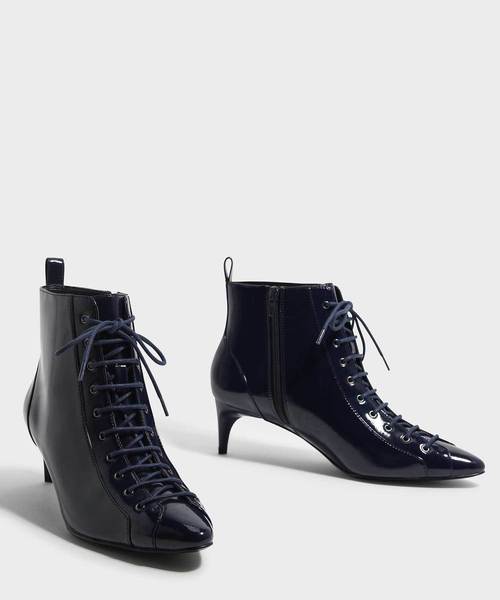 CHARLES & KEITH(チャールズ & キース)の「キトンヒールレースアップブーツ / KITTEN HEEL LACE UP BOOTS(ブーツ・レディース・ブラック/ダークブルー・22.5cm/23cm/23.5cm/24.5cm/25cm)」の7枚目の写真