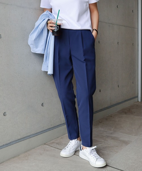 andme(アンドミー)の「ストレッチ美脚タックテーパードパンツ(スラックス・レディース・ベージュ/ネイビー/オフホワイト/グリーン/ブラック/ライトベージュ/カーキ/イエロー/ライトグリーン/ライトブラウン/テラコッタ/ブルーグリーン/ローズ/ライトグレー/ライトオリーブ・S/M/L)」の17枚目の写真