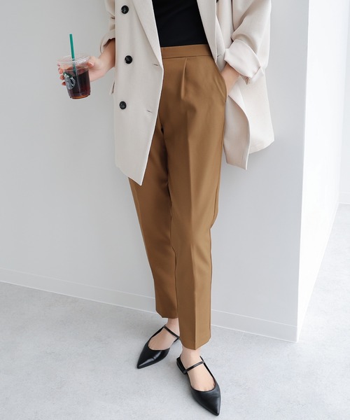 andme(アンドミー)の「ストレッチ美脚タックテーパードパンツ(スラックス・レディース・ベージュ/ネイビー/オフホワイト/グリーン/ブラック/ライトベージュ/カーキ/イエロー/ライトグリーン/ライトブラウン/テラコッタ/ブルーグリーン/ローズ/ライトグレー/ライトオリーブ・S/M/L)」の20枚目の写真