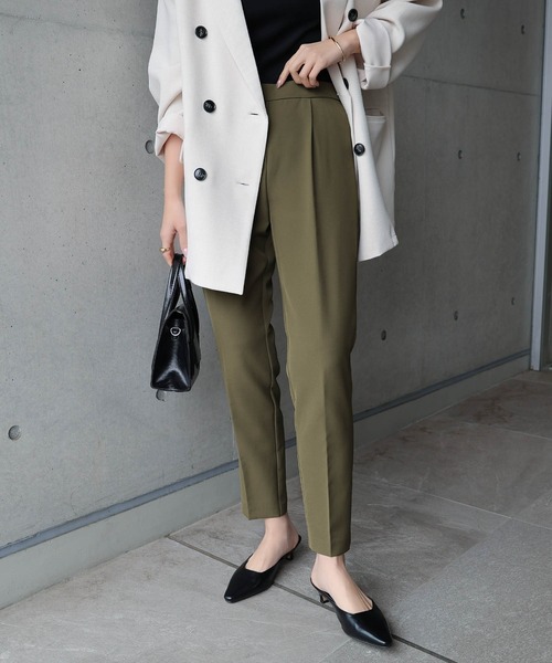 andme(アンドミー)の「ストレッチ美脚タックテーパードパンツ(スラックス・レディース・ベージュ/ネイビー/オフホワイト/グリーン/ブラック/ライトベージュ/カーキ/イエロー/ライトグリーン/ライトブラウン/テラコッタ/ブルーグリーン/ローズ/ライトグレー/ライトオリーブ・S/M/L)」の19枚目の写真