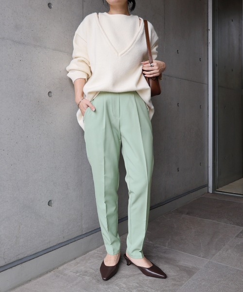 andme(アンドミー)の「ストレッチ美脚タックテーパードパンツ【S/M/L】(スラックス・レディース・ベージュ/ネイビー/オフホワイト/グリーン/ブラック/ライトベージュ/カーキ/イエロー/ライトグリーン/ライトブラウン/テラコッタ/ブルーグリーン/ローズ/ライトグレー/ライトオリーブ・S/M/L)」の22枚目の写真