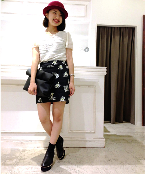 one after another NICE CLAUP(ワンアフターアナザーナイスクラップ)の「【ナイスクラップ】マーガレットお花タイトスカート(スカート・レディース・ブラック/オフホワイト/パープル・FREE)」の12枚目の写真