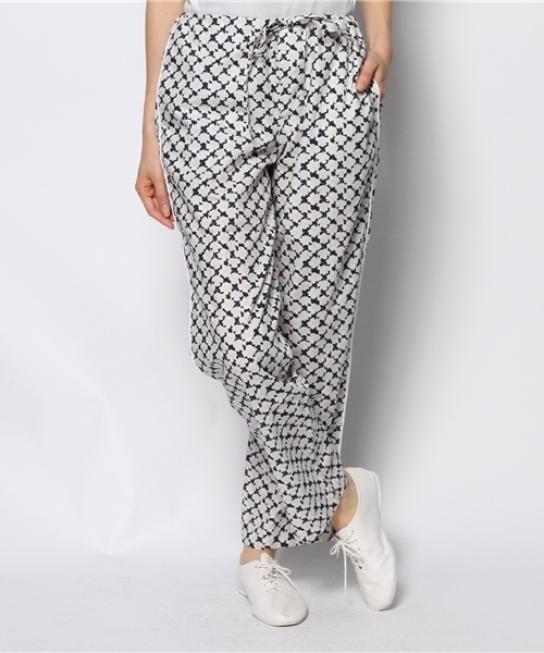 Ray BEAMS(レイビームス)の「SLEEPY JONES / パジャマ パンツ "Navy flower"(その他パンツ・レディース・ネイビー・ONE SIZE)」の1枚目の写真