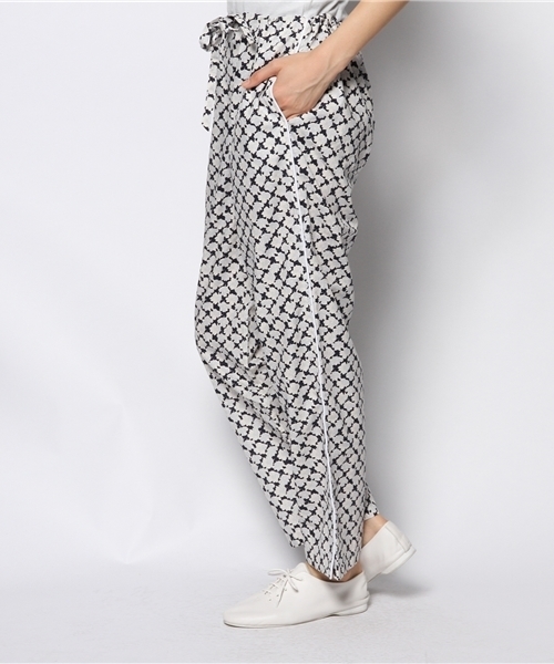 Ray BEAMS(レイビームス)の「SLEEPY JONES / パジャマ パンツ "Navy flower"(その他パンツ・レディース・ネイビー・ONE SIZE)」の2枚目の写真