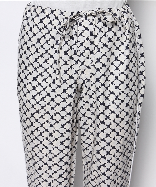 Ray BEAMS(レイビームス)の「SLEEPY JONES / パジャマ パンツ "Navy flower"(その他パンツ・レディース・ネイビー・ONE SIZE)」の4枚目の写真