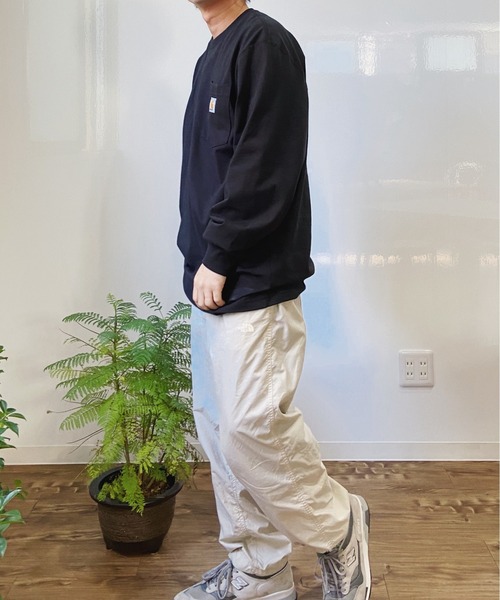 Carhartt（カーハート）の「Carhartt(カーハート) / K126 オーバーサイズ ポケット付き ロンT Long Sleeve Workwear Pocket T-Shirt カットソー USサイズ ロングスリーブTシャツ（Tシャツ/カットソー・メンズ・ヘザーチャコール/ワイン/ブラック/ネイビー/グレー・M/L/XL/XXL/S）」の17枚目の写真