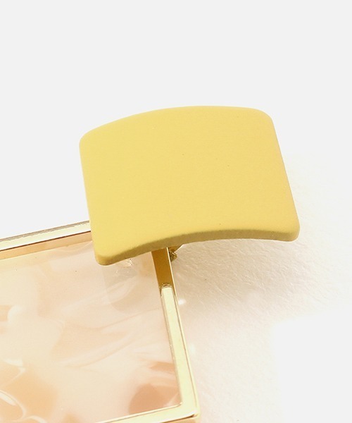 AZUL by moussy（アズールバイマウジー）の「SQUARE ACRYL EARRINGS/スクエアアクリルピアス（ピアス（両耳用）・レディース・ホワイト系その他/ブラック系その他/イエロー系その他・FREE）」の6枚目の写真