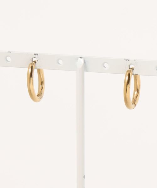 Fun & Daily（ファンアンドデイリー）の「F&D : シンプリースモールフープピアス（ピアス（両耳用）・レディース・ゴールド/シルバー/ブラック・FREE）」の4枚目の写真