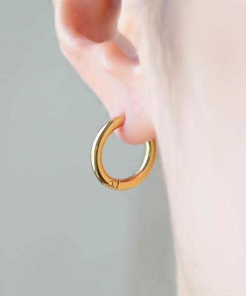 Fun & Daily（ファンアンドデイリー）の「F&D : シンプリースモールフープピアス（ピアス（両耳用）・レディース・ゴールド/シルバー/ブラック・FREE）」の5枚目の写真