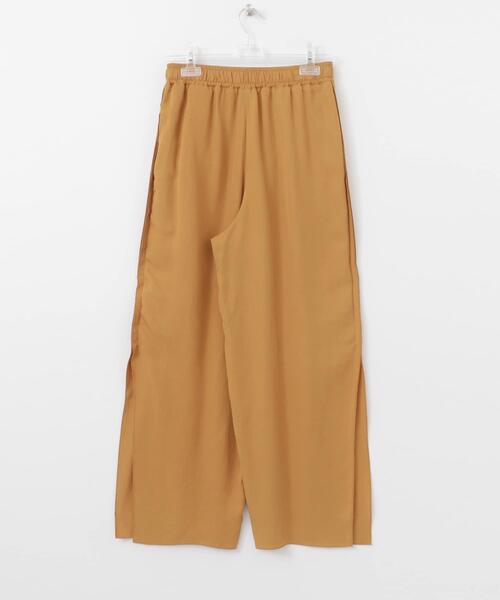 LAATO（ラート）の「SIDE DEEP SLIT PANTS（その他パンツ・レディース・ベージュ/キャメル・38/36）」の3枚目の写真