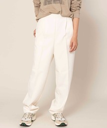 タックテーパードパンツ