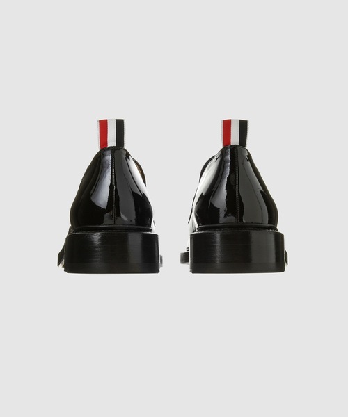 THOM BROWNE(トムブラウン)の「PENNY LOAFER W/ LEATHER SOLE IN SOFT PATENT LEATHER(ローファー・メンズ・ブラック・8.5/9.5/7.5)」の4枚目の写真