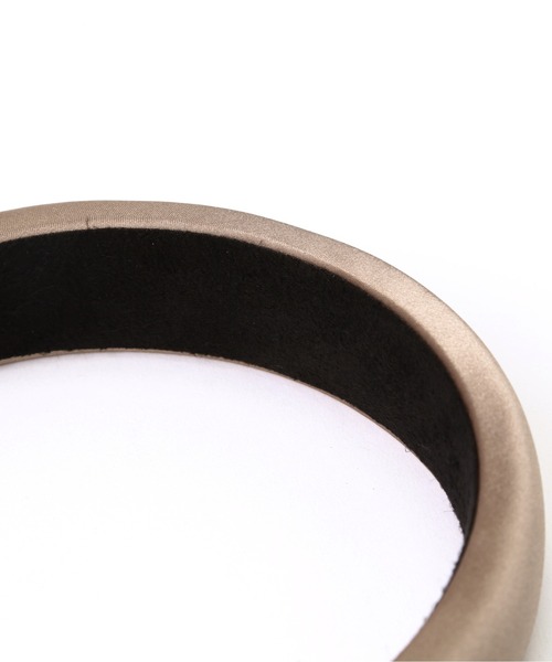 NATURAL BEAUTY BASIC（ナチュラルビューティーベーシック）の「サテンフォーミーカチューシャ（カチューシャ・レディース・オフホワイト/ベージュ・ﾌﾘ-）」の6枚目の写真