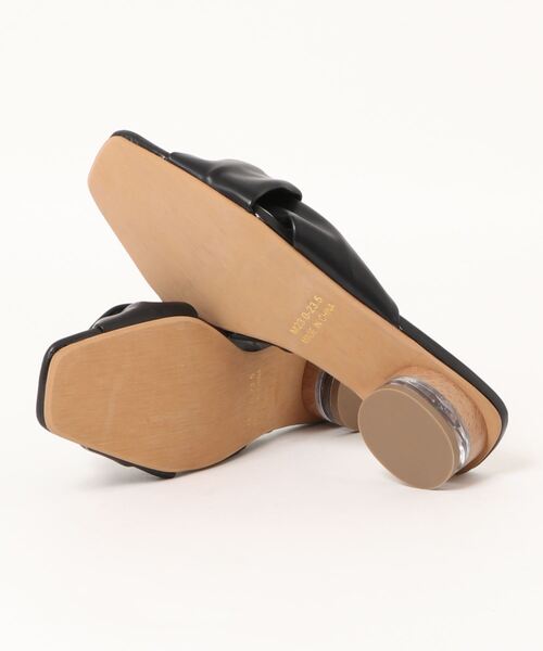 KOBE LETTUCE(コウベレタス)の「ツイストベルトクリアヒールサンダル(サンダル・レディース・ブラック/モカ/ライトベージュ・LL/M/L)」の4枚目の写真