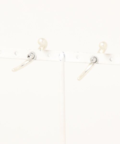 Factor=（ファクターイコール）の「ハーフムーンピアス（ピアス（両耳用）・レディース・アンティークゴールド/アンティークシルバー・FREE）」の3枚目の写真