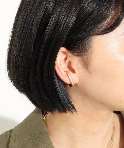 Factor=（ファクターイコール）の「ハーフムーンピアス（ピアス（両耳用）・レディース・アンティークゴールド/アンティークシルバー・FREE）」の2枚目の写真