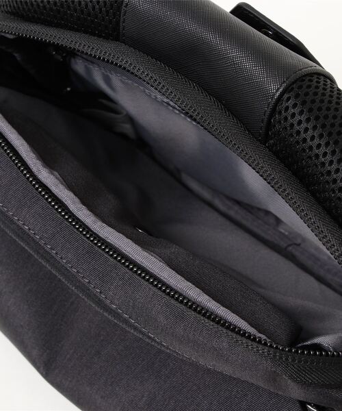 m.f.editorial（エムエフエディトリアル）の「エムエフエディトリアルメンズ/m.f.editorial：MEN 横型ワンショルダーバッグ（ショルダーバッグ・メンズ・ブラック/グレー系その他2・FREE）」の12枚目の写真