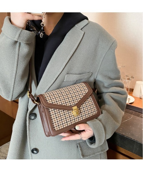 DEVICE（デバイス）の「韓国風 チェック スクエアパイピングミニショルダーバッグ（ショルダーバッグ・レディース・ブラック/ダークブラウン/ブラウン・FREE）」の9枚目の写真