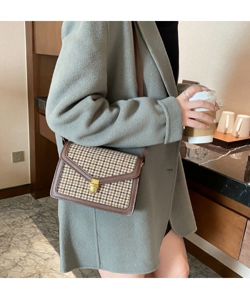 DEVICE（デバイス）の「韓国風 チェック スクエアパイピングミニショルダーバッグ（ショルダーバッグ・レディース・ブラック/ダークブラウン/ブラウン・FREE）」の11枚目の写真