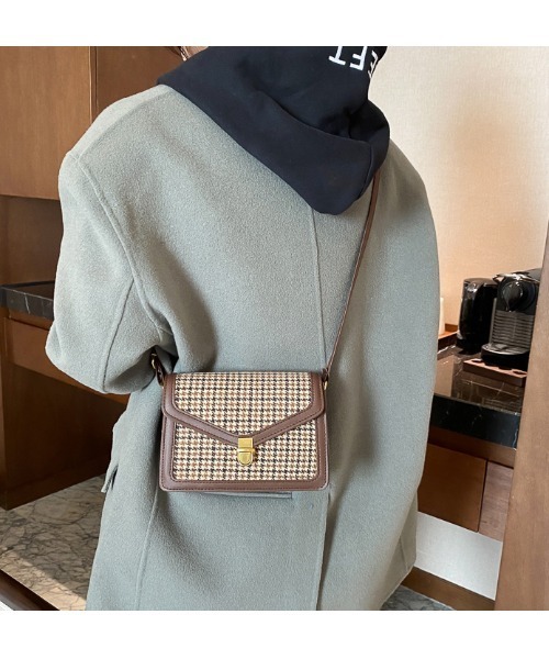 DEVICE（デバイス）の「韓国風 チェック スクエアパイピングミニショルダーバッグ（ショルダーバッグ・レディース・ブラック/ダークブラウン/ブラウン・FREE）」の13枚目の写真