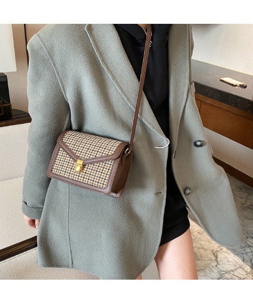 DEVICE（デバイス）の「韓国風 チェック スクエアパイピングミニショルダーバッグ（ショルダーバッグ・レディース・ブラック/ダークブラウン/ブラウン・FREE）」の10枚目の写真